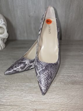 Ellen Tracy Snakeskin-Print Pointed Toe Pumps Gray & Cream Office Womens 9.5
